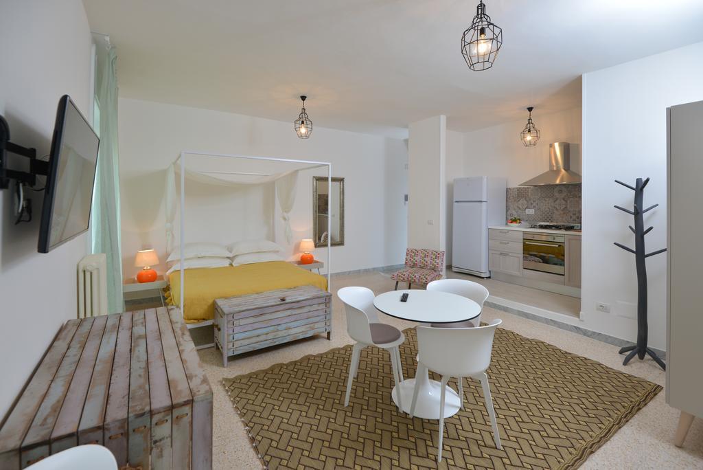 Al Quarantacinque Apartment มาลเย ภายนอก รูปภาพ
